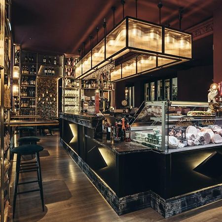 One Shot Luchana Madrid Exterior photo