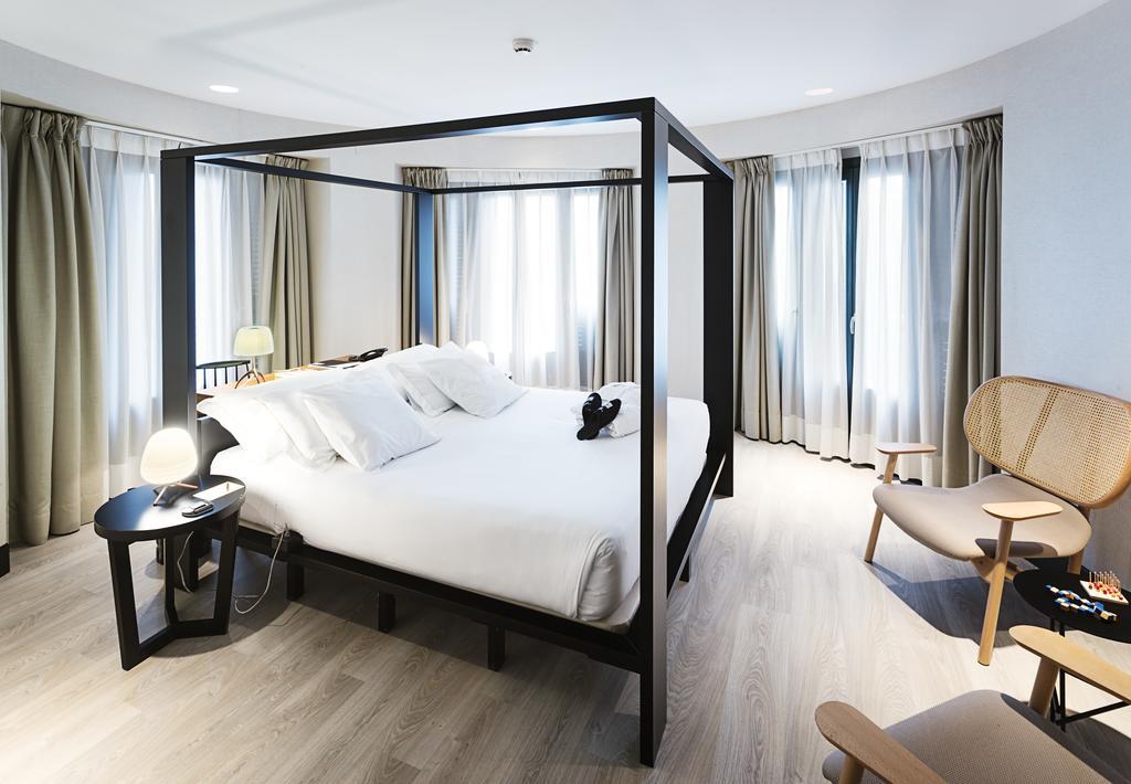 One Shot Luchana Madrid Exterior photo