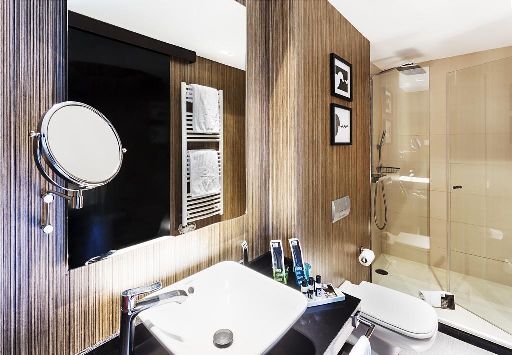 One Shot Luchana Madrid Exterior photo
