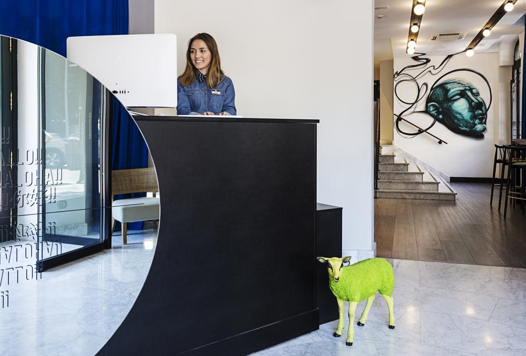 One Shot Luchana Madrid Exterior photo