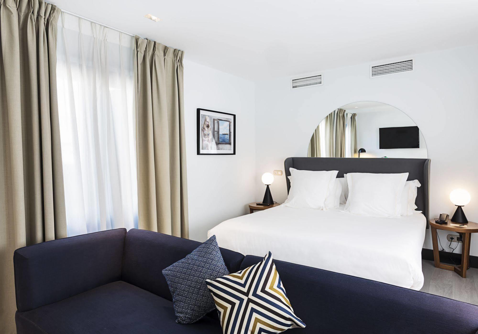 One Shot Luchana Madrid Exterior photo