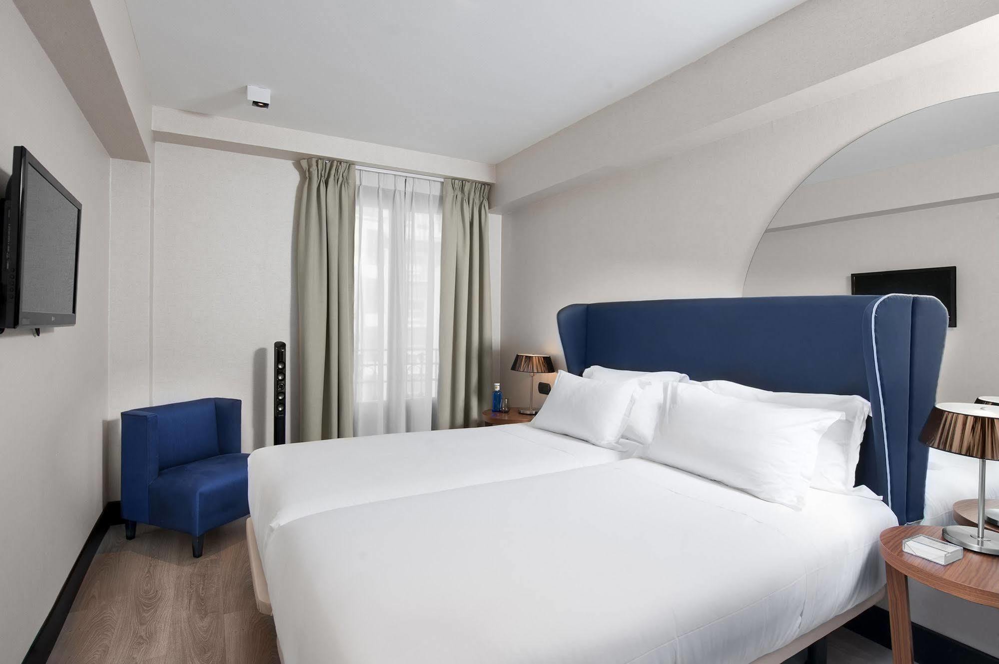 One Shot Luchana Madrid Exterior photo