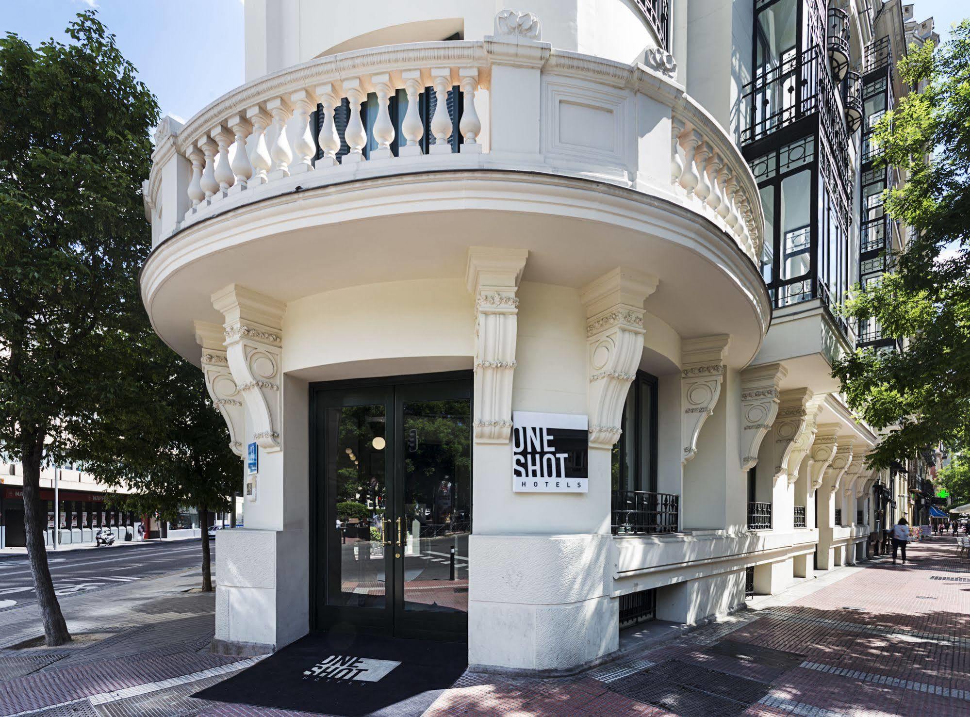 One Shot Luchana Madrid Exterior photo