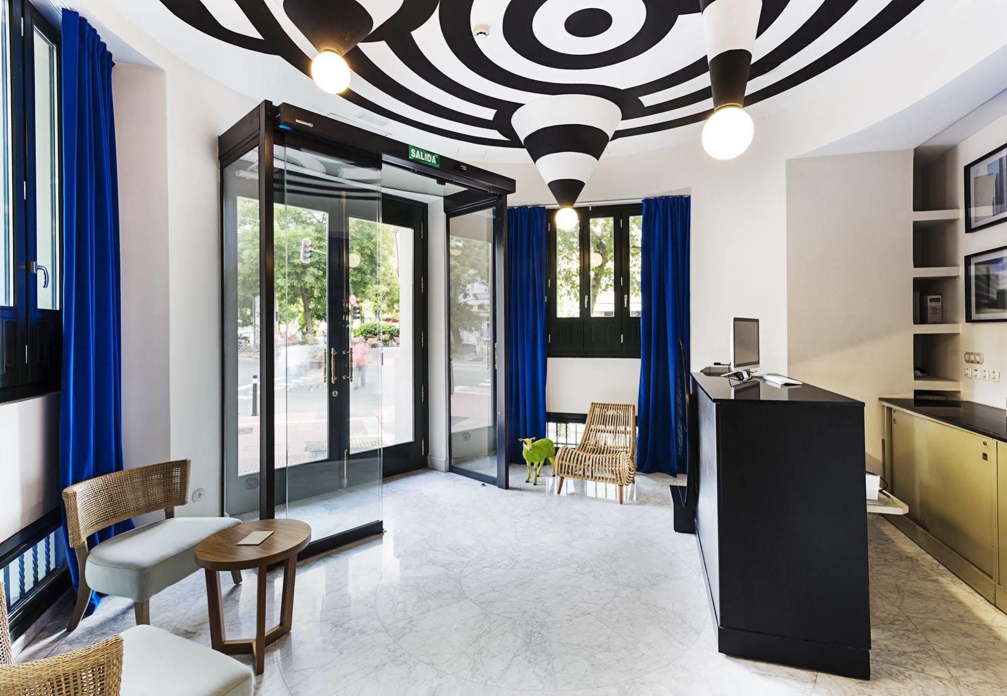 One Shot Luchana Madrid Exterior photo