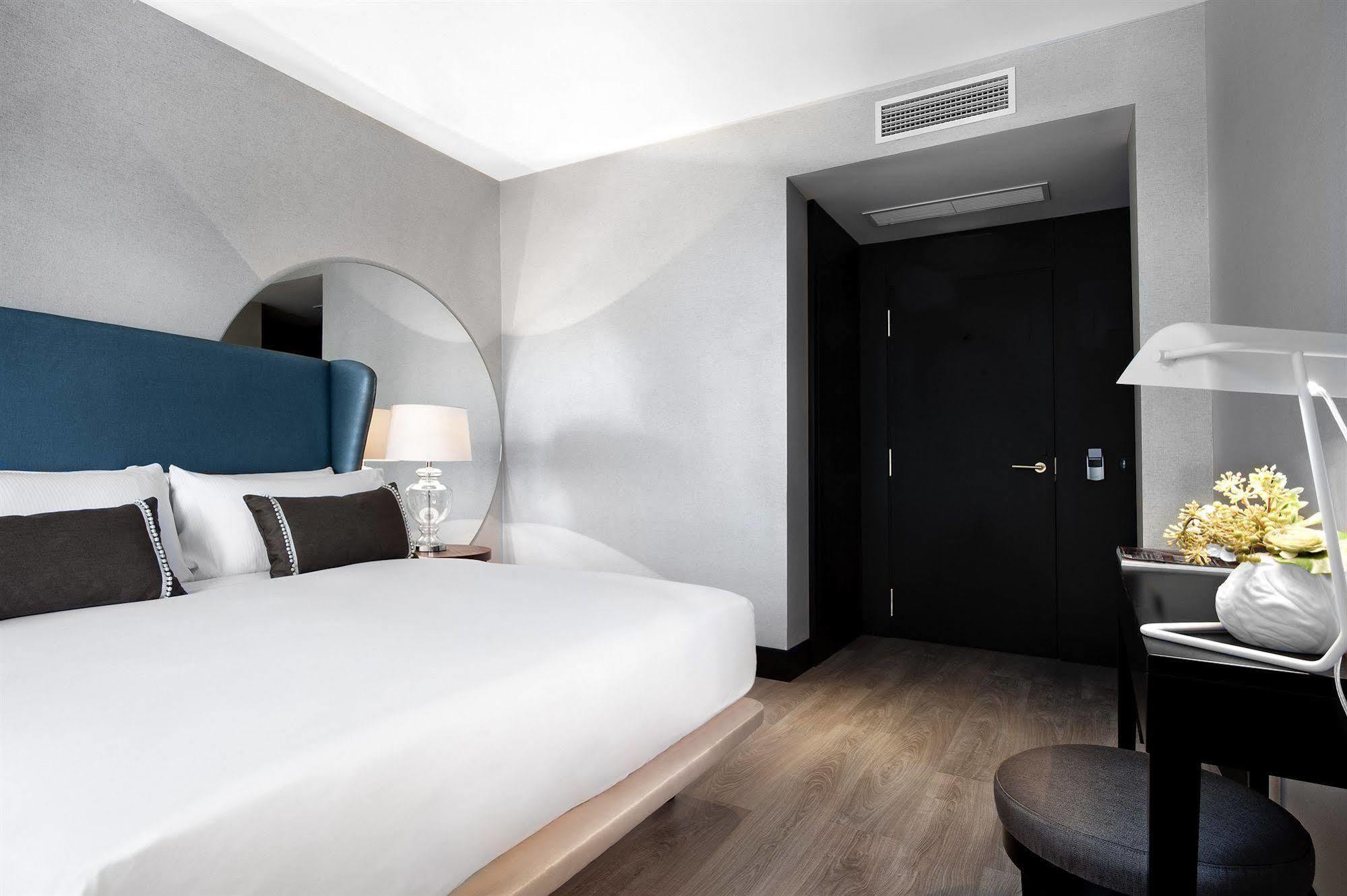 One Shot Luchana Madrid Exterior photo